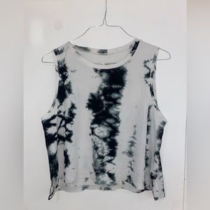 Lululemon tank top. Brand new, never work. 10/10 condition.